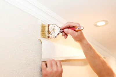 Pose de papier peint à Damas-aux-Bois — revêtements muraux et toiles de verre